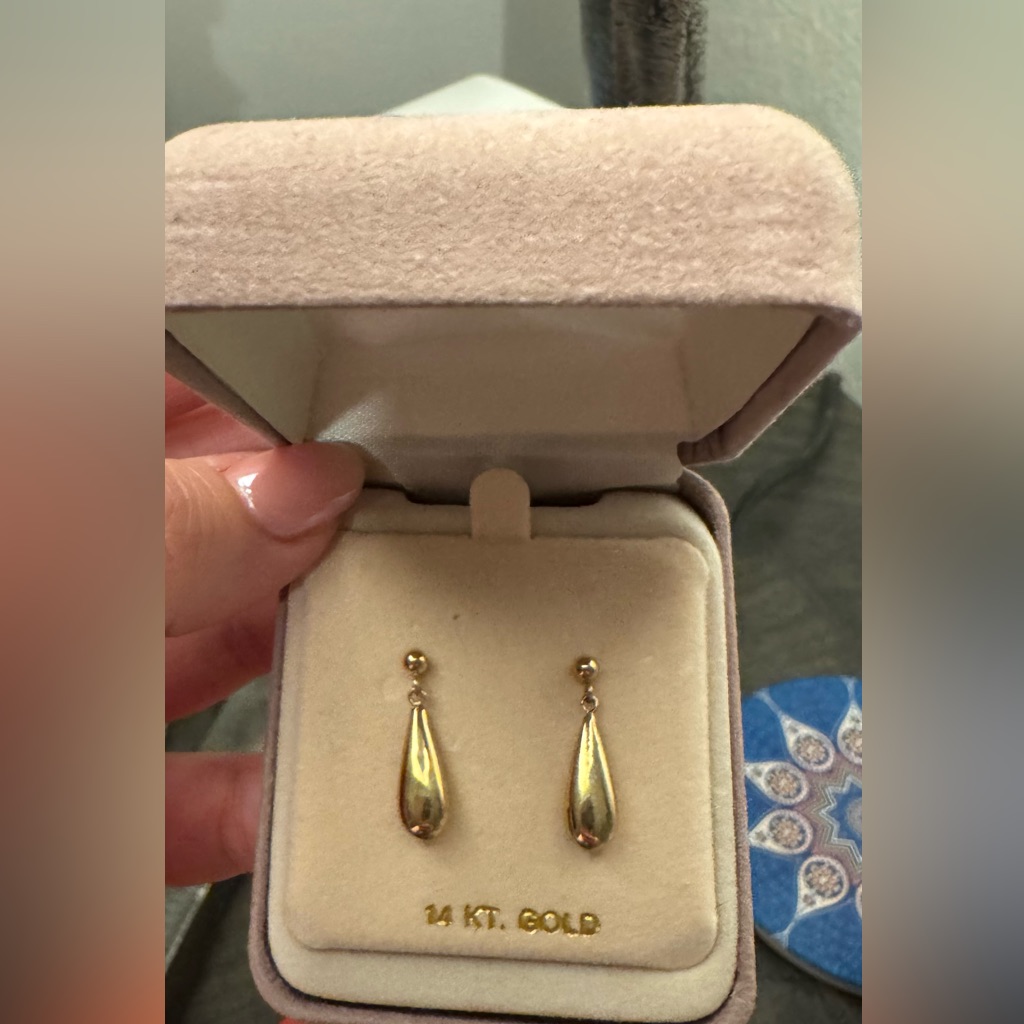 Elegant 14 Kt Gold Teardrop Earrings